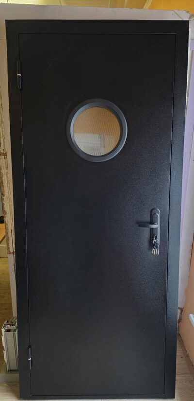 metāla durvis Iluminator