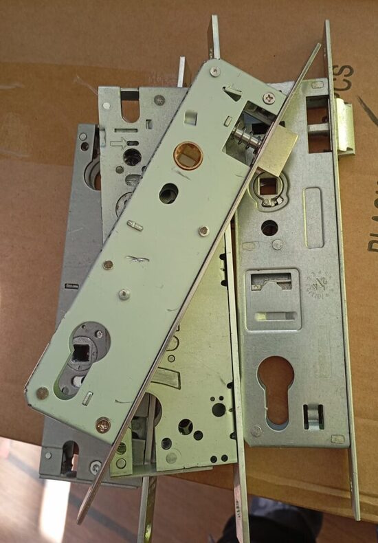 pvc durvju sledzene 30/95 outlet