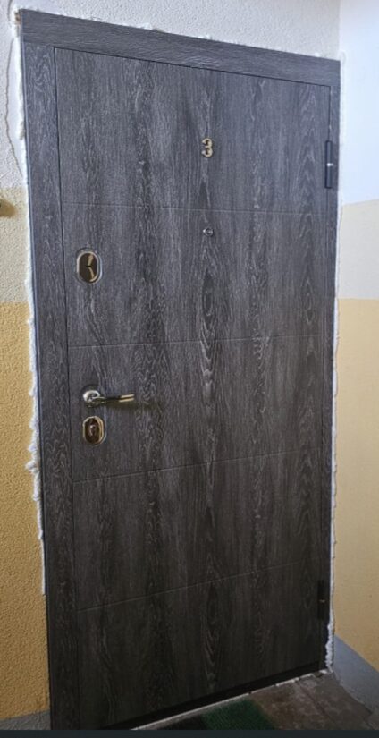 ārdurvis dzīvoklim mājai Pelēkais sudrabs