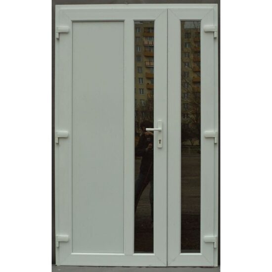 PVC ārdurvis kāpņu telpai