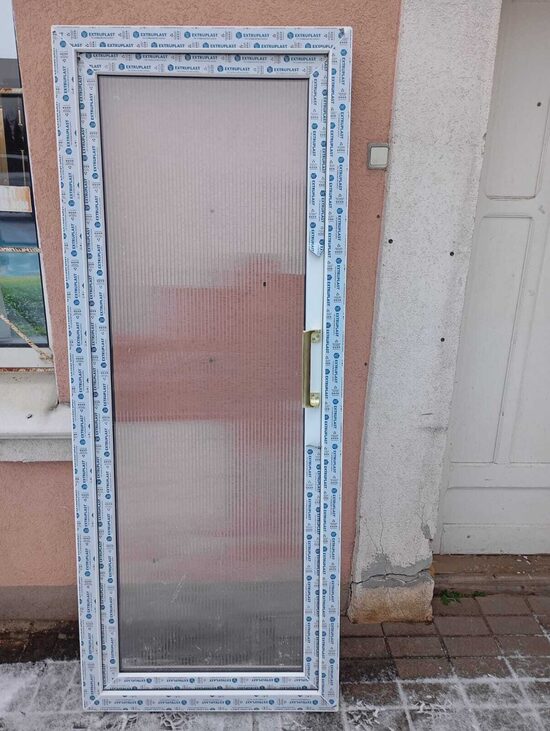 PVC durvis lapenei Storm doors