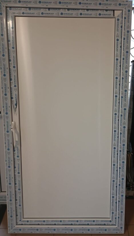 pvc durvis pagrabam saimniecibas ēkai