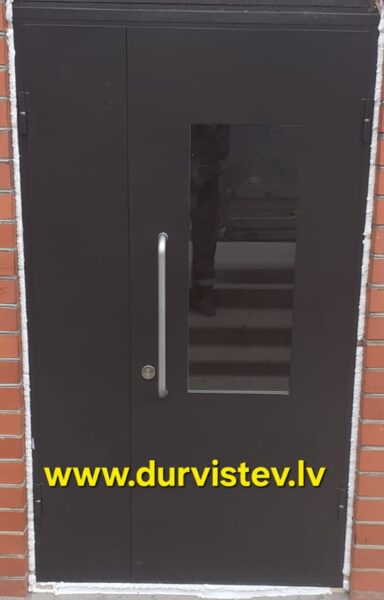 biezā ( 2mm) metāla  divviru ārdurvis